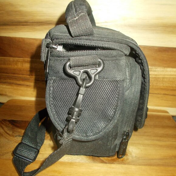 Lowepro Small Camera Bag - Picture 3 of 9